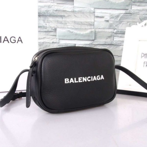 Ba*len*cia*ga-camera-bag