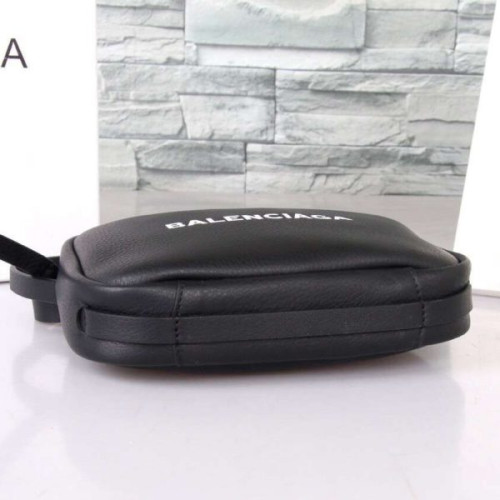 Ba*len*cia*ga-camera-bag
