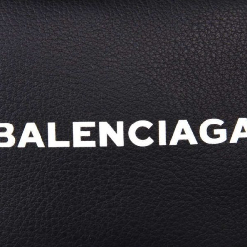 Ba*len*cia*ga-camera-bag