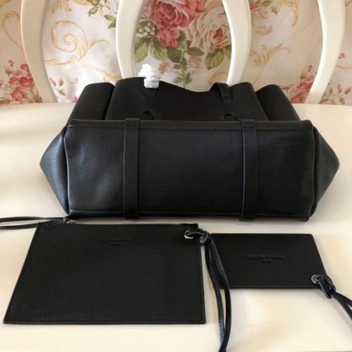 Ba*len*cia*ga-everyday-tote-3