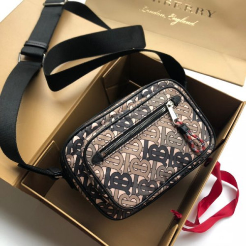 B**rry-camera-bag