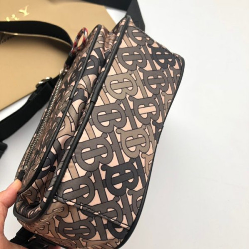 B**rry-camera-bag