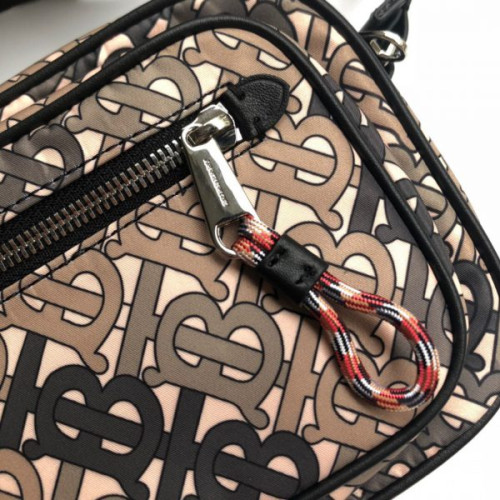 B**rry-camera-bag