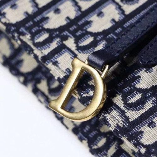 D*or-oblique-saddle-clutch