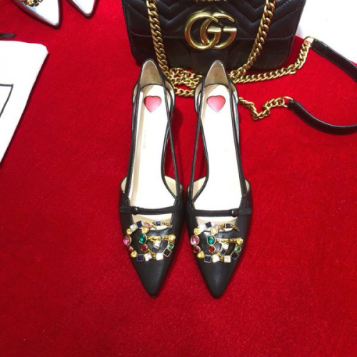 G*u*i-pump-with-crystal-6