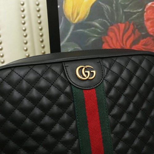 G*u*i-quilted-leather-small-shoulder-bag-2