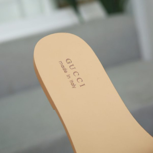 G*u*i-slipper-53
