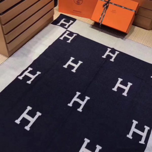H**mes-blanket-2