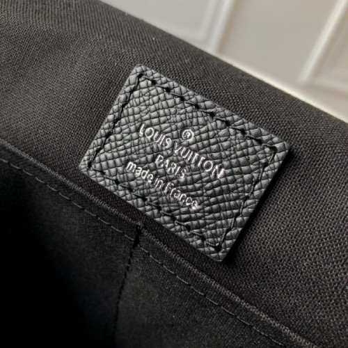 l0*is-V*t0n-camera-bag-5