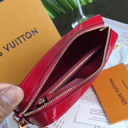 l0*is-V*t0n-camera-pouch