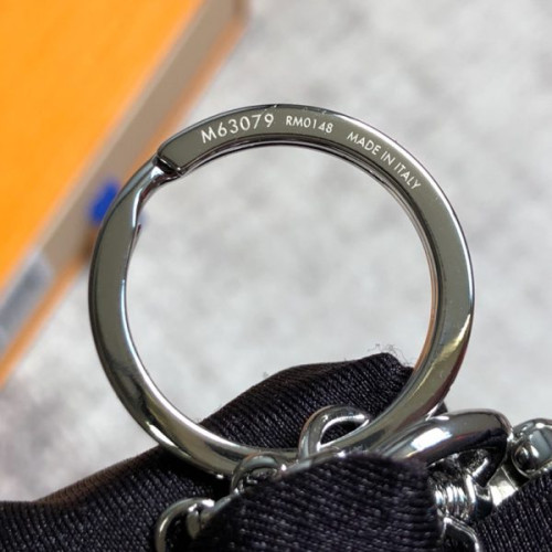 l0*is-V*t0n-capucines-bag-charm-and-key-holder-2