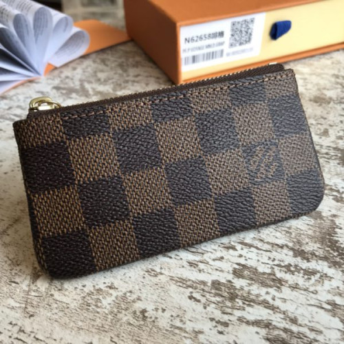 l0*is-V*t0n-key-pouch-3