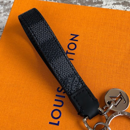 l0*is-V*t0n-key-ring-2