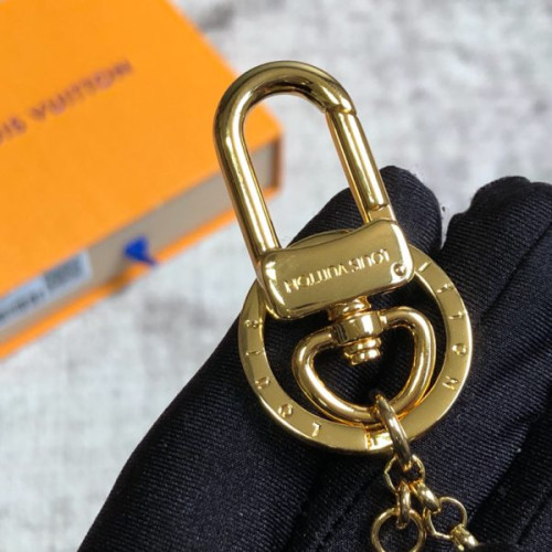 l0*is-V*t0n-key-ring-6