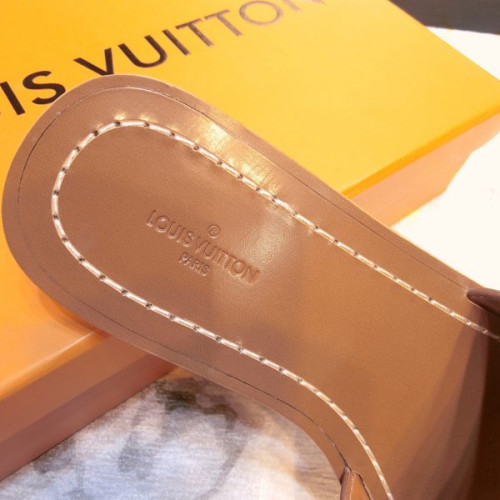 l0*is-V*t0n-lock-slippers-6