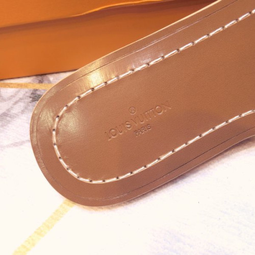 l0*is-V*t0n-lock-slippers-7