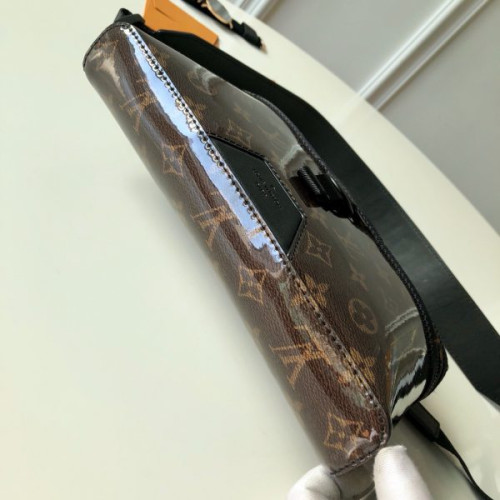 l0*is-V*t0n-messenger-bag-12