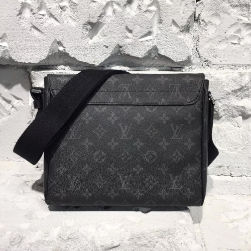 l0*is-V*t0n-messenger-bag-2