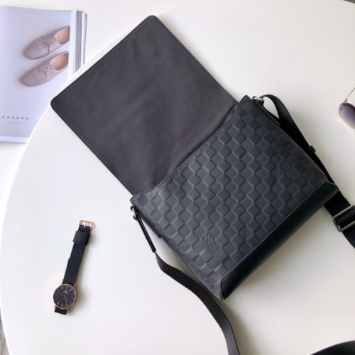 l0*is-V*t0n-messenger-bag-7