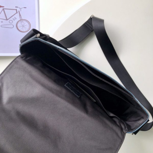 l0*is-V*t0n-messenger-bag-8