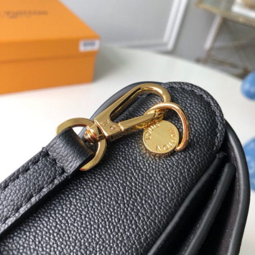 l0*is-V*t0n-saddle-bag-2