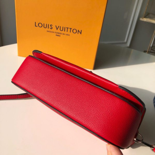 l0*is-V*t0n-saddle-bag