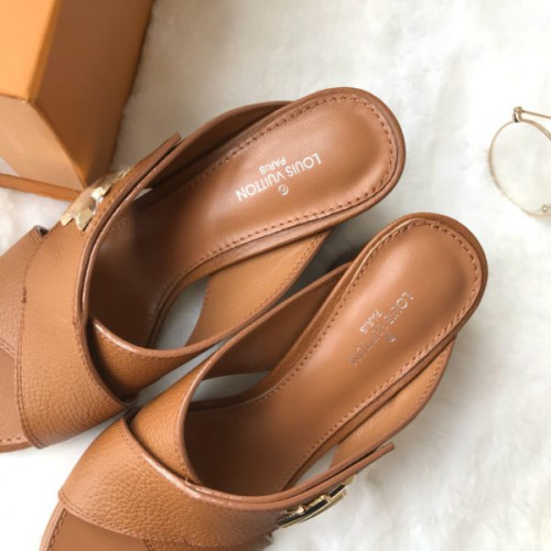 l0*is-V*t0n-sandals-3