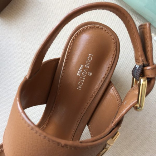 l0*is-V*t0n-sandals-5