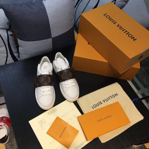 l0*is-V*t0n-sneakers-15