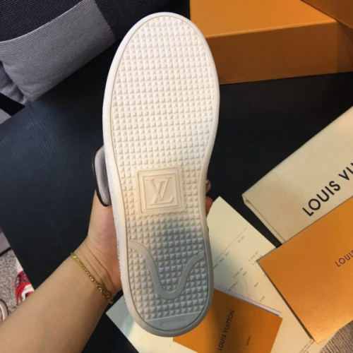 l0*is-V*t0n-sneakers-17
