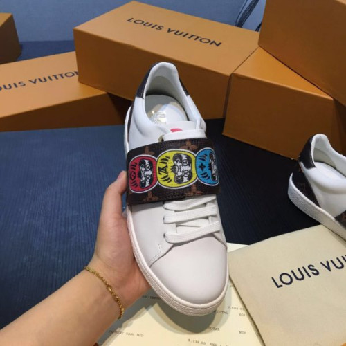 l0*is-V*t0n-sneakers-17
