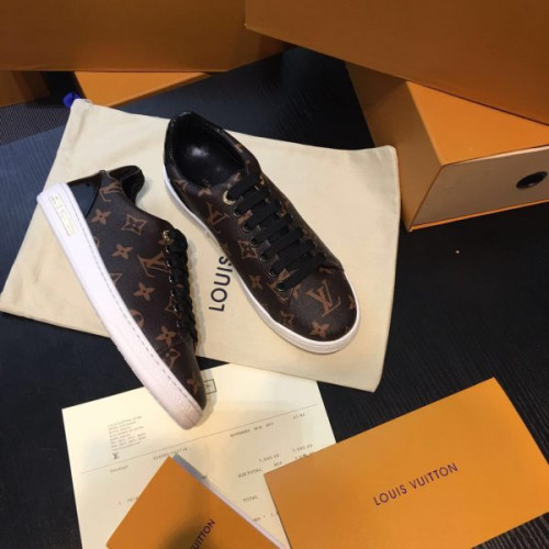 l0*is-V*t0n-sneakers-18