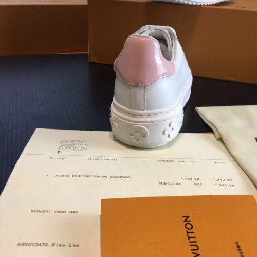 l0*is-V*t0n-sneakers-4