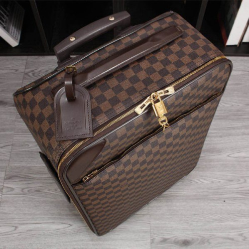 l0*is-V*t0n-travel-box-2