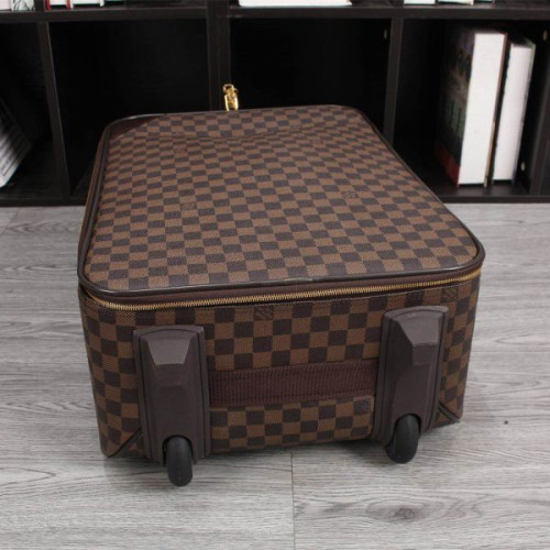 l0*is-V*t0n-travel-box-2