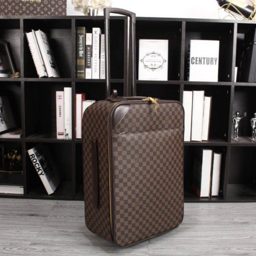l0*is-V*t0n-travel-box-2