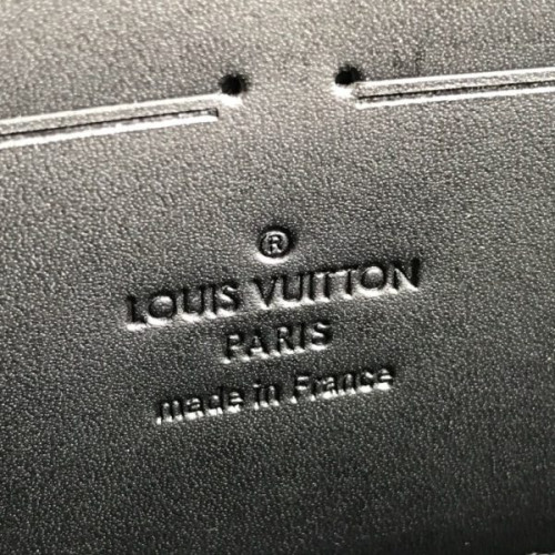 l0*is-V*t0n-wallet-29