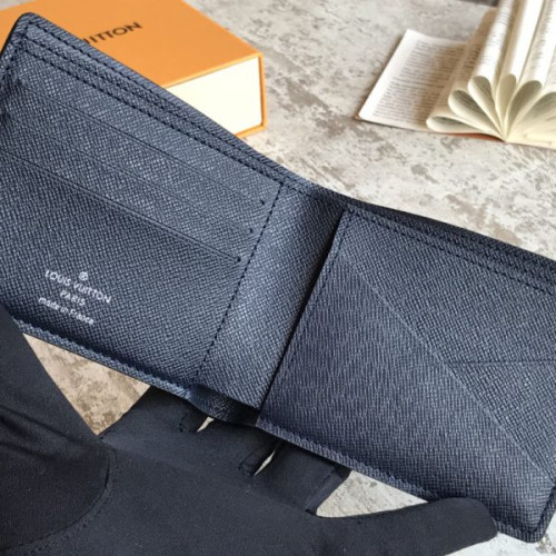 l0*is-V*t0n-wallet-39
