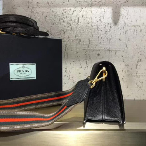 Pra*a-bag-107