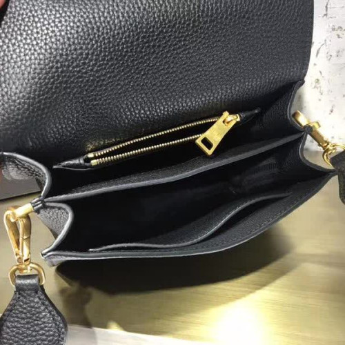 Pra*a-bag-107