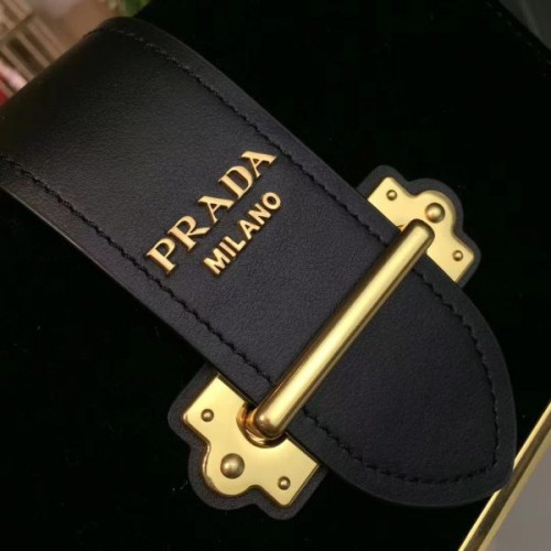 Pra*a-bag-117