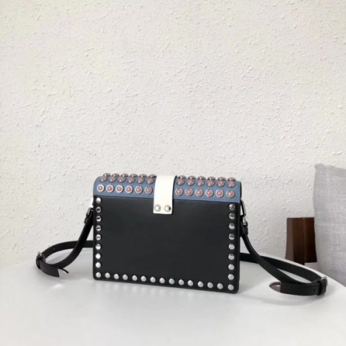 Pra*a-bag-157